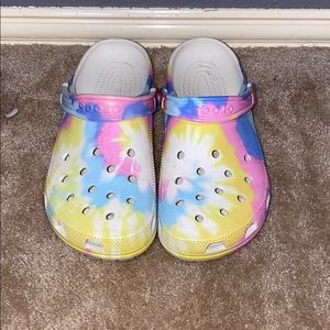 light tie dye crocs